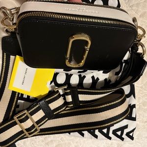 The Colorblock Snapshot Bag
MARC JACOBS new condition without tags